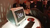Apple lyktes med å skape begeistring og oppmerksomhet ved produktlanseringer også før årtusenskiftet. Her fra avduking under MacWorld Expo i 1998.