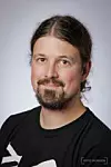 Carl Andreas Myrland er lærer ved Østvang skole i Løten og underviser på mellomtrinnet, med fokus på matte, naturfag og samfunnsfag. Nå skal han bruke 50 prosent av arbeidstiden sin på Lær kidsa koding.