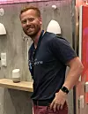 Erik Stokkeland, som selv har tatt fagbrev, er i ferd med å gjøre Futurehome til lærlingebedrift. Men han kunne ønske det var flere yrkesfaglige tilbud innen programmering fordi behovet er så stort. Foto: privat