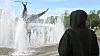 Hacker ved Hvalfangstmonumentet i Sandefjord. Personen på bildet har ingenting med saken å gjøre, utover at han befant seg i Sandefjord da bildet ble tatt.
