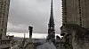 Spiret og store deler av taket til Notre-Dame i Paris ble ødelagt i brannen mandag. Fotografert er tatt fra foten av det ene tårnet i 2014.