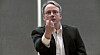 Linux-oppfinner Linus Torvalds har ikke for vane å legge bånd på seg. Bildet er fra et et Youtube-klipp i 2012 hvor han ba grafikkortprodusent Nvidia «dra til helvete». Torvalds skrev i en oppdatering til utviklerne av Linux i september at han tok et steg tilbake fra kernelutviklingen for å jobbe med seg selv.