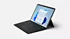 Det synes kanskje ikke så godt uten å sammenligne gammelt og nytt på samme bilde, men Surface Pro 8 er den første egentlige designoppgraderingen Microsoft har gjort på Surface Pro siden Surface Pro 3 i 2014. Foto: Microsoft