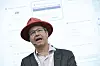 James Lovegrove i Red Hat, som er leverandør av programvareløsninger med åpen kildekode. Med rød hatt for anledningen. Foto: Arash A. Nejad