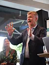 Erik Solheim, norsk diplomat og tidligere politiker for Sosialistisk Venstreparti (SV), i Arendal i august. Tidligere i år meldte han seg inn i MDG. Bilde: Heidi Sævold