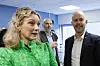 Digitaliseringsminister Karianne Tung bruker 210 millioner kroner på sikrere mobildekning i utvalgte kommuner i år. Til høyre for henne ser vi sikkerhetsdirektør Svein Scheie og sjefen hans, John-Eivind Velure i Nasjonal kommunikasjonsmyndighet. Foto: Arash A. Nejad