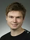 Magnus Madsen er adjunkt ved Aarhus Universitet og med på å utvikle det nye språket Flix. Han forteller om sitt personlige engasjement i språket: – Jeg har alltid vært interessert i å skrive elegante og hurtige programmer. Jeg tror min interesse naturlig dreide i retning av programmeringsspråks design. Jeg følte meg også inspirert av andre store danske språkdesignere, som for eksempel Bjarne Stoustrup, Anders Hejlsberg, Mads Torgersen og andre. Foto: Aarhus Universitet