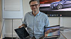 Nye toppmodeller i juli: Produktsjef Anders Bo Forsdal i HP med et par av de nye Elitebook PC-ene på fanget. Surface-utfordreren X2 1013 G3 til venstre og lysbomben x360 1030 G3 til høyre. Begge vil koste fra rundt 24 000 kroner inkl. moms.