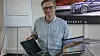 Nye toppmodeller i juli: Produktsjef Anders Bo Forsdal i HP med et par av de nye Elitebook PC-ene på fanget. Surface-utfordreren X2 1013 G3 til venstre og lysbomben x360 1030 G3 til høyre. Begge vil koste fra rundt 24 000 kroner inkl. moms.