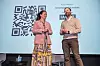 Det begynner med en QR-kode. Erlend Andreas Gjære fra Secure Practice og Liv Dingsør fra Digital Norway har guidet tusenvis av deltagere gjennom øvelsene som følger. Foto: Are Thunes Samsonsen