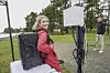 Digitaliseringsminister Karianne Tung lover 400 millioner kroner til å sikre digital infrastruktur neste år, og har som må å fortsette bevilgningene de kommende årene. Her poserer hun med en mobil dekningsforlenger fra Telenor i forbindelse med lanseringen av Nasjonal sikkerhetsplan for digital infrastruktur på Hamar.