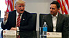 Her er Donald Trump og Palantir-grunnlegger Peter Thiel sammen under et møte i 2016.