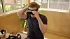 Meta-sjef Mark Zuckerberg tester en Holocake 2 – en prototyp som skal være betydelig lettere og smidigere enn mange av dagens VR-briller. Foto: Meta/Reality Labs Research