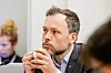 Kontroll- og konstitusjonskomite-medlem Audun Lysbakken slutter seg til flertallet av partiene som vil avvente Riksrevisjonens konklusjoner. Foto: Arash A. Nejad