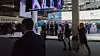 Fra messegulvet under Mobile World Congress i Barcelona i månedsskiftet februar/mars. Qualcomm og ZTE hadde sine utstillinger overfor hverandre. Nå får ikke ZTE kjøpe fra 'naboen'.