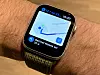 Kartfunksjonen på Apple Watch fungerer, men gir ikke helt den samme opplevelsen som på mobilen. Her illustrert med sjefens hårete hånd. Foto: Kurt Lekanger