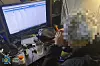 Hackeren foran det som trolig er hans egen PC-skjerm. Foto: Sluzhba bezpeky Ukrayiny