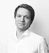 POSITIV: Stategien som samferdselsministeren nå legger fram vil åpne for mer data som kan få spennende anvendelser, sier direktør for digitale tjenester Endre Sundsdal i Entur AS. Foto: Entur