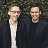 Gründer Gudmundur Hreidarsson (t.v.) og medgründer og toppsjef Rune Mai har høye forventninger til norgeslanseringen. Foto: Spiir