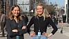 Datascientist Anne Line Stampe og prosjektleder for utdanningsløpet Iselin Sommereng utenfor Dnb-bygget i Barcode.