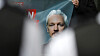 Et bilde av Julian Assange under en demonstrasjon gjennomført av Assanges støttespillere utenfor Westminster Magistrates' Court i London fredag.