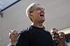 Cash is king. Men ligger pengene i utlandet lønner seg å ta opp lån for Apple og toppsjef Tim Cook (bildet).