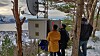 TV-signalene mottas via satellitt, og videresendes via 4G eller 5G den siste biten frem til husstanden.