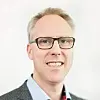 Erling Mossik er testansvarlig i Sopra Steria. Han forteller at man ikke lenger ukritisk kan kopiere produksjonsbasene sine for å drive testing av funksjonalitet. Foto: Sopra Steria
