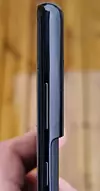 Utstikker: Fra siden ser det ut som om kameraene stikker veldig langt ut, men faktisk bygger de mindre enn på både Note 20 Ultra og Iphone 12 Pro Max