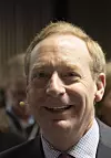 Microsoft-president Brad Smith lover at europeiske kundedata ikke skal flyttes ut av EU/EØS-området. Bildet er fra 2019 da Smith besøkte Norge. Foto: Marius Jørgenrud