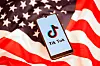 Den superpoulære kinesiske videoappen Tiktok, kan blir forbudt i USA. Det er ikke særlig populært blant de 170 millioner brukerne.
