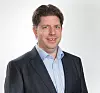 Ronny Windvik ved FFI håper at den nye boken kan hjelpe ledere til å bygge en god sikkerhetskultur innen sitt ansvarsområde. Foto: Universitetsforlaget