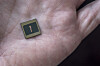 Kirin 970: Med hele 5,5 milliarder transistorer er det blitt plass til masse ny elektronikk på den nye mobilprosessoren til Huawei. Det har de utnyttet til å bygge inn en helt ny regneenhet som baserer seg på nevrale nett i tillegg til de tradisjonelle CPU-ene og GPU-ene. Neste måned kommer den første mobiltelefonen som bruker brikken og den skal ifølge Huawei kjøre ringer rundt Samsungs nye S8.