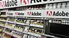 NETTSKYEN FOR ALLE PENGENE: Adobe gjør slutt på slike bugnende butikkhyller med programvarepakker. Bildet er tatt i en elektronikkforretning i Tokyo i 2012.