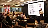 En scene fra 'Norwegian Pitch Night' hvor norske gründere presenterer foran investorer i regi av Innovasjon Norge i New York. Er dette nok for å skalere norske gründerselskaper?