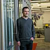 Serge Belongie er leder for Pioneer Center for Artificial Intelligence i Danmark, som han håper kan være med på å skape «en merkevare rundt kunstig intelligens og Danmark, slik resten av verden har sett det med for eksempel møbeldesign og arkitektur», som han sa i en pressemelding i forbindelse med ansettelsen. Foto: Jesse Winter/Cornell Tech