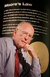 Gordon Moore i forbindelse med 40-årsjubileet til Moores lov.