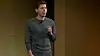 Open AI, her ved sjef Sam Altman, lar seg ikke pille på nesen av Elon Musk og slår tilbake med publisering av gamle e-poster.