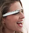 Google Project Glass er det mest berømte av teknobrillene det jobbes med. Men også selskaper som Apple, Microsoft, Olympus og Sony har forsket på smarte briller. Det samme gjør en rekke nye, mindre kjente selskaper (foto: Google Project Glass).