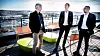 Takterrassen i det 11-etasjers nybygget på Haslelinje øst i Oslo. Fra venstre: Jon Rødseth, seniorkonsulent og arkitekt for dataplattformen, Jørgen Flaa, forretningsutvikler i Höegh Eiendom og analysesjef Sigbjørn Høgne.