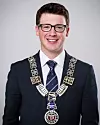 Ordfører Ole Ueland ble inspirert til å lempe på innkjøpsreglene etter å ha besøkt et gründerfelleskap.