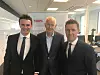 Administrereende direktør Tor Arne Viksjø i DIPS (i midten), omkranset av investeringsdirektør Andreas Mørk (t.v) og administrerende direktør Arve Ree i Awilhelmsen Capital Holding.
