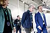 Jonas Gahr Støre sammen statssekretær Tomas Norvoll (Ap) i Digitaliserings- og forvaltningsdepartementet og tidligere ordfører Ida Marie Pinnerød (Ap) i Bodø under et besøk hos Widerøe i 2019. Foto: Foto