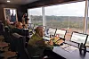 Moskva har utgitt bilder fra krigsøvelsen Zapad 2017. Her følger den russiske presidenten Vladimir Putin nøye med under besøk til et øvelsesområde i Leningrad-regionen. Foto: Mikhail Klimentyev, AFP / NTB scanpix