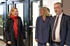 Karianne Tung møtte DFØ-direktør Nina Kulås og MPS-sjef Sverre Stoltz for å markere milepælen for Markedsplassen for skytjenester. Foto: DFØ/ Malin Rasch Norberg