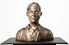 Den KI-designede statuen som representerer alle konsulentene i Atea. Foto: Atea