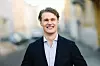Skal vi unngå at KI-revolusjonen ender som en sikkerhetsmessig katastrofe, må vi tette gapet mellom de ansattes behov for kraftfulle verktøy og bedriftens krav til kontroll, skriver Fredrik Standahl i FM Cybersecurity.