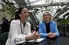 Liv Dingsør og Kristine Steidel. Representanter fra Microsoft og selskapet skal sammen holde kurs om kunstig intelligens i åtte norske byer. Foto: Arash A. Nejad