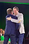 Påtroppende konsernsjef Chuck Robbins takker John Chambers.
