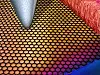 Tuppen til et atomkraftmikroskop skanner overflaten til en grafen-metall-kontakt for å måle temperaturen i punkter med en avstand på 10 nanometer og med en nøyaktighet på 250 mK. I bildet representeres temperaturdataene av ulike farger.
